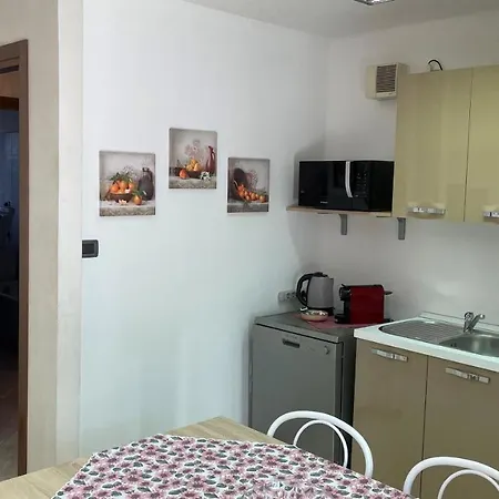 아파트 Rose E Frutta - Yellow Daisy *